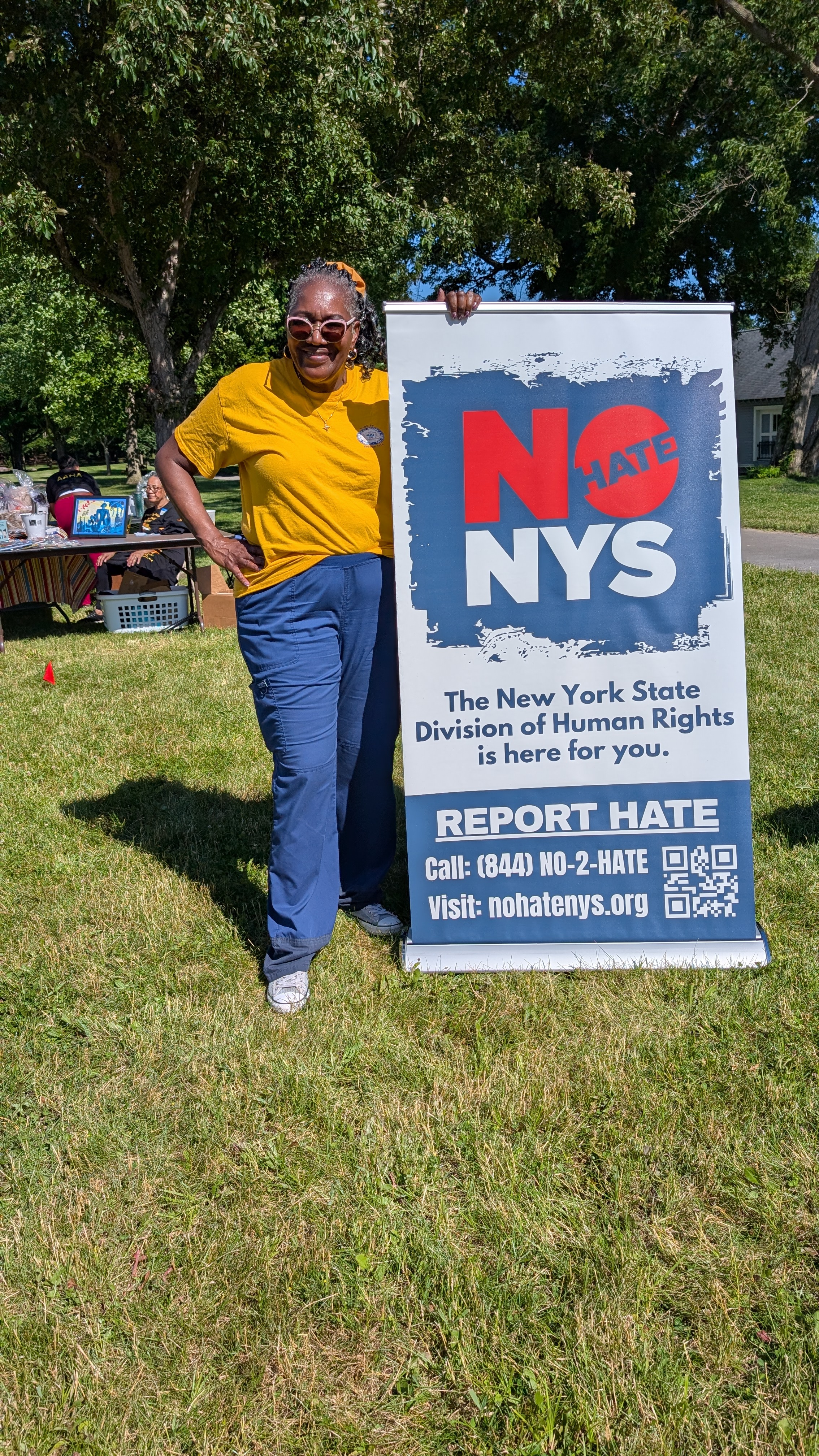 MVHS-nurse-Jacalyn-Cull-pulls-double-duty-dispenses-information-on-Human-rights-for-Rome-NAACP-branch-and-providing-free-blood-pressure-screening-at-event
