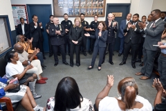 governor-hochul-visits-brooklyn-nypd-precinct_55472551246_o